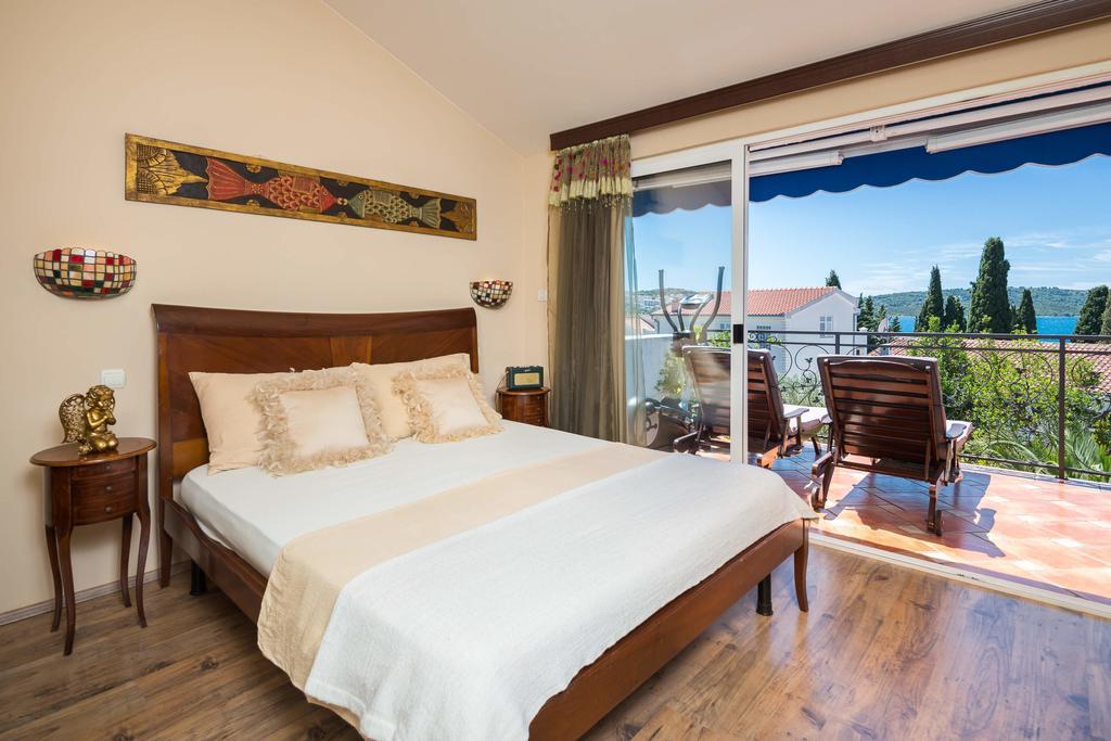 Villa Em Trogir Exteriör bild