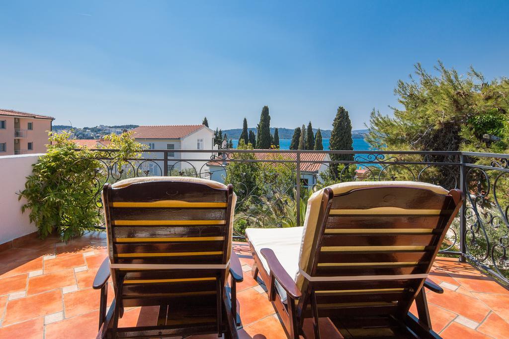 Villa Em Trogir Exteriör bild
