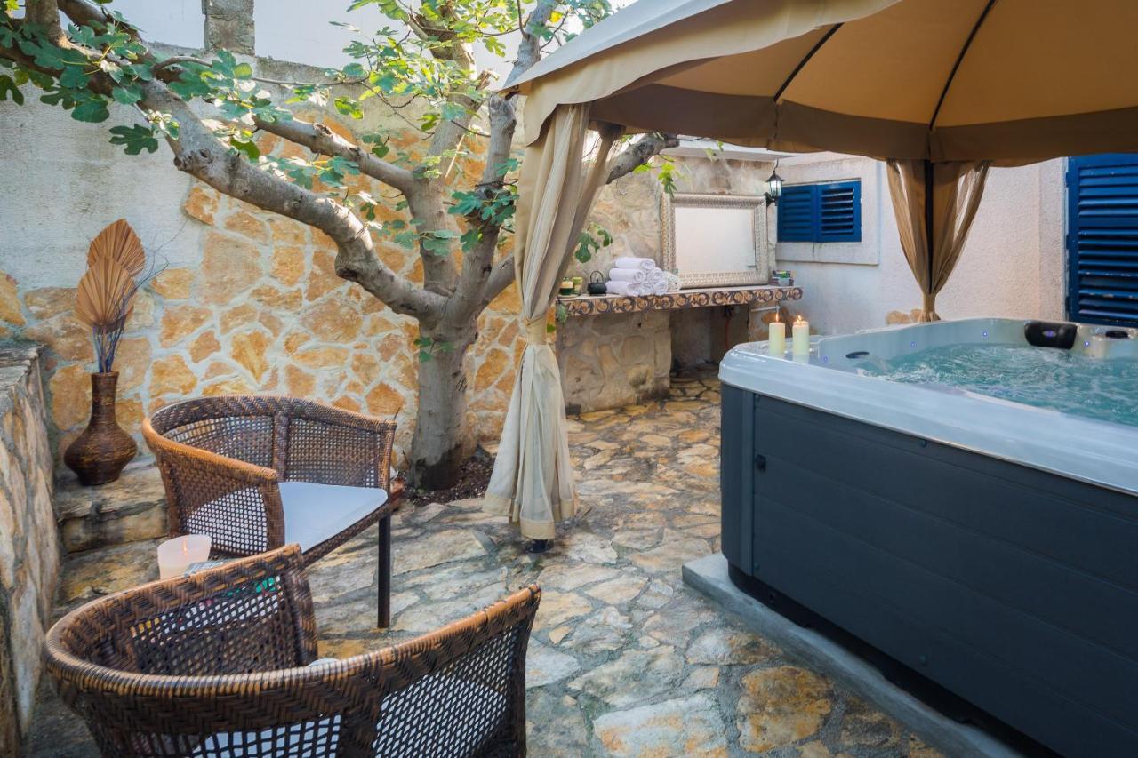 Villa Em Trogir Exteriör bild