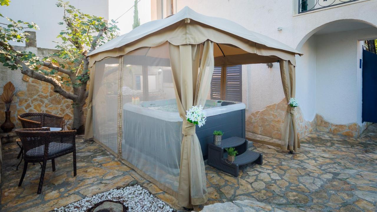 Villa Em Trogir Exteriör bild